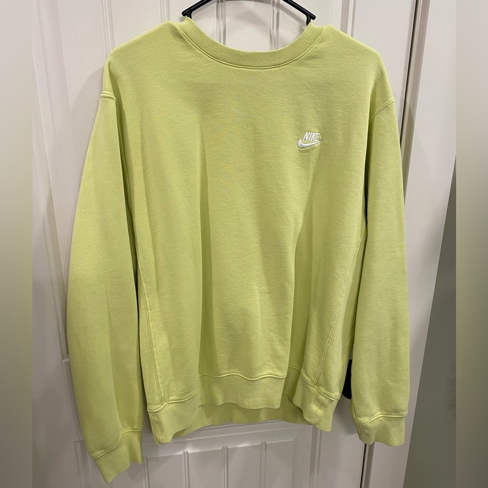 Nike Women’s Medium Crewneck Sweatshirt